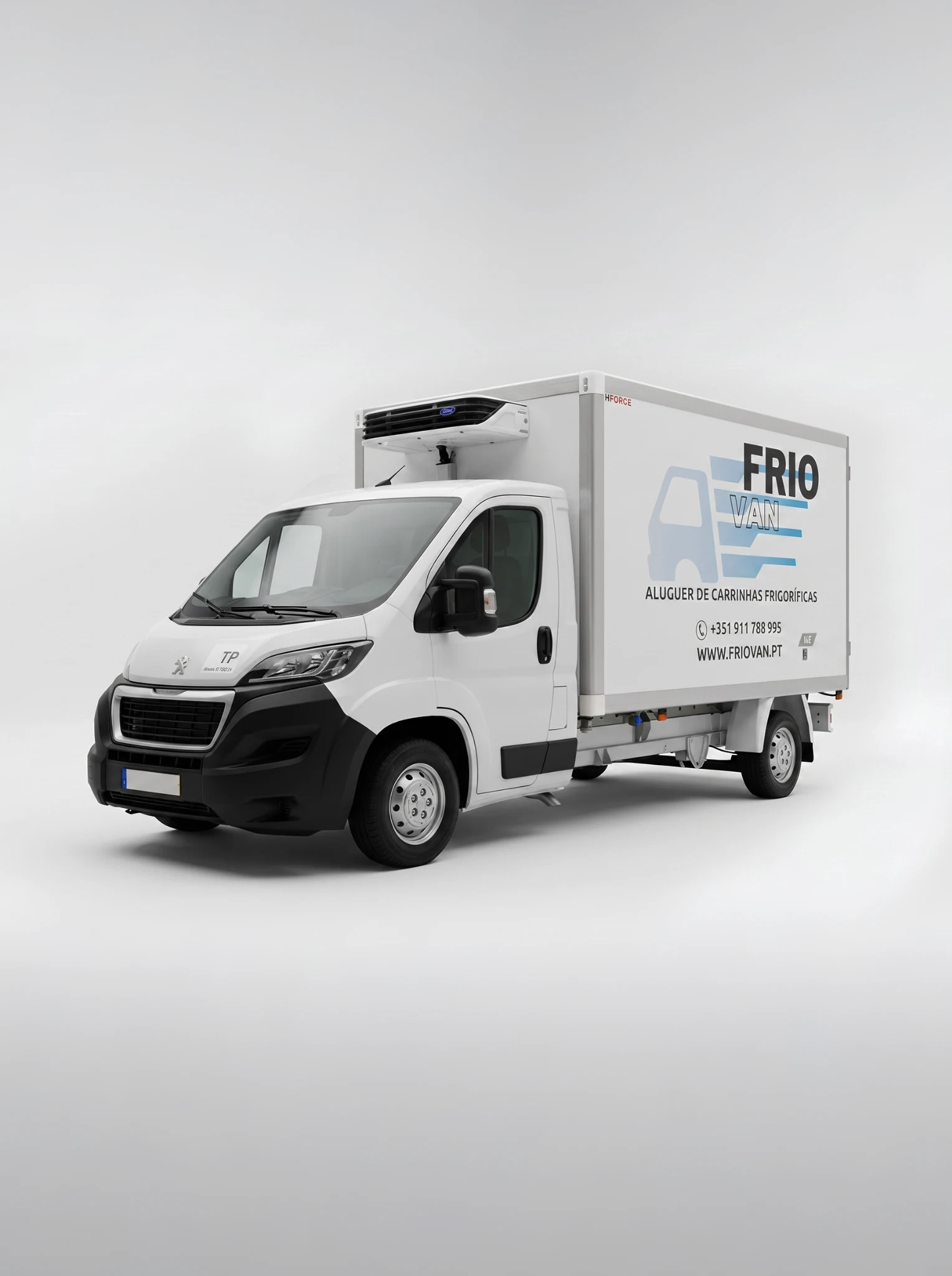Viatura frigorífica FrioVan de grande capacidade em fundo neutro