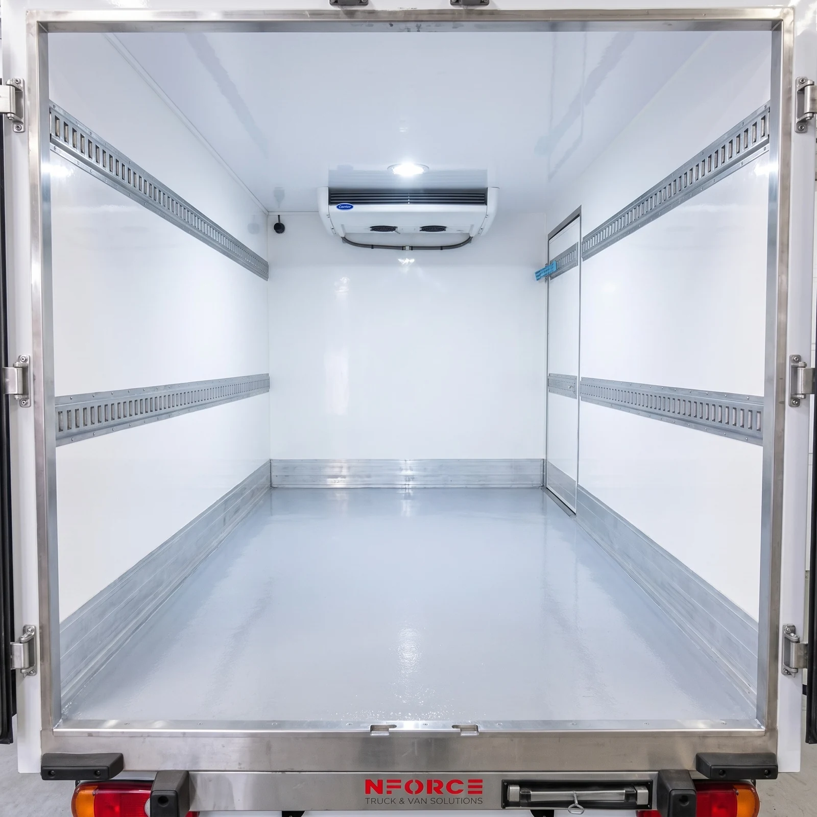 Interior da viatura frigorífica de grande capacidade FrioVan